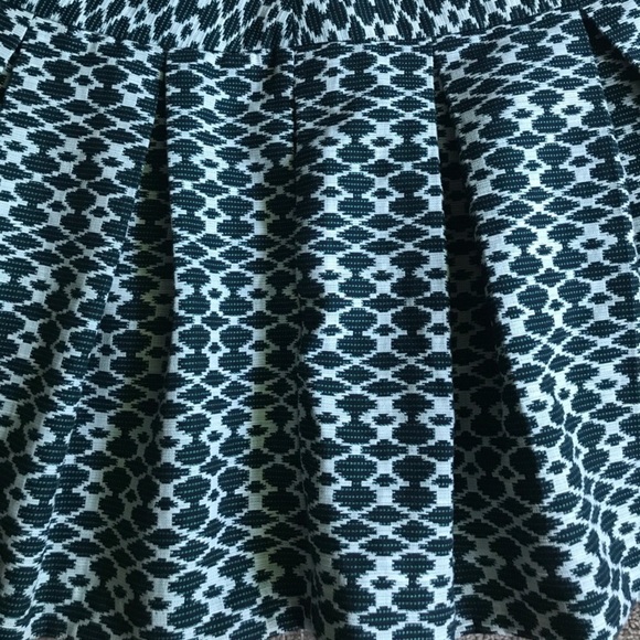 💚BANANA REPUBLIC💚DEEP PLEATED SKATER W/POCKETS💚 - Picture 5 of 8